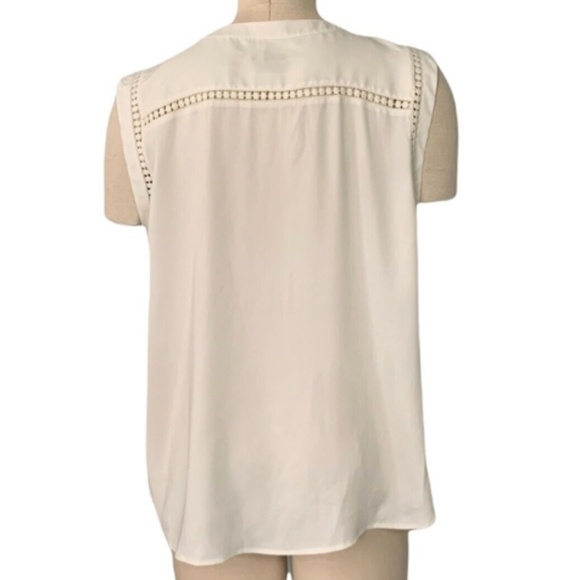 Ann Taylor Off White Sleeveless Button Front Blouse Sz L Crochet Accent #239F - Picture 3 of 7
